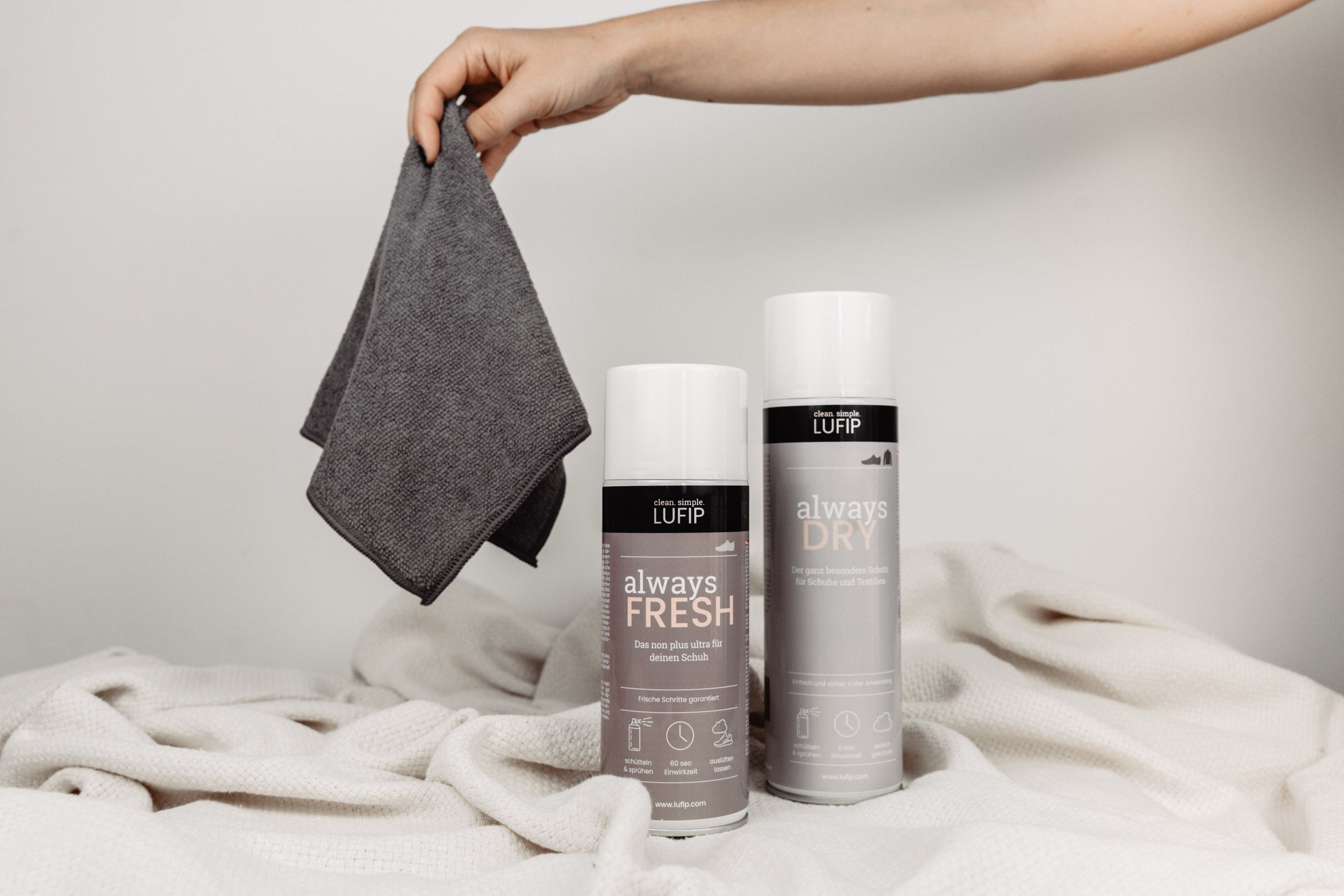 Das LUFIP Schuhset: Enthält Reinigungsmittel wie Always Fresh, Always Dry und das Magic Towel für eine umfassende Schuhpflege.