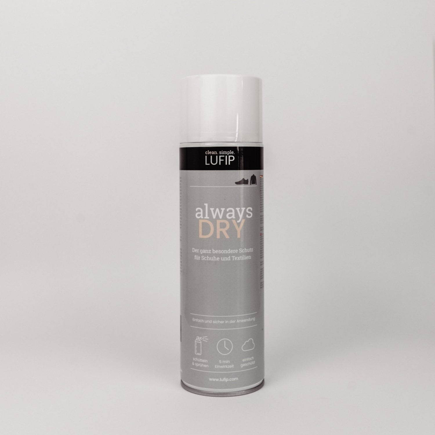 Always Dry Imprägnierspray: Frische für Schuhe und Textilien. Angenehmer Duft für langanhaltende Frische. Vor neutralem Hintergrund präsentiert. 