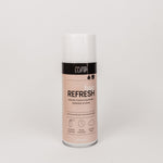 Bag Refresh: Sofortige Geruchs- und Bakterienbekämpfung für stilvolle Begleiter. Effektive Schimmel- und Bakterienprävention. Desinfiziert, reinigt für hygienische Sauberkeit und Taschenpflege. Vor neutralem Hintergrund präsentiert.