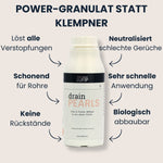 Drain Pearls Flasche in der Bildmitte, Pfeile zeigen Vorteile: löst alle Verstopfungen, schonend für Rohre, keine Rückstände, neutralisiert Gerüche, sehr schnelle Anwendung, biologisch abbaubar; Überschrift „Granulat statt Klempner“.