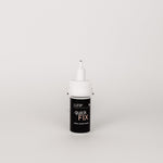 Quick Fix Superkleber - Mühelose Reparaturlösung für schnelle Fixierungen. Einhand-Anwendung für volle Kontrolle. Sofortige, starke Klebkraft auf vielfältigen Oberflächen. Zuverlässiger Helfer für DIY-Projekte. Dargestellt vor neutralem Hintergrund.
